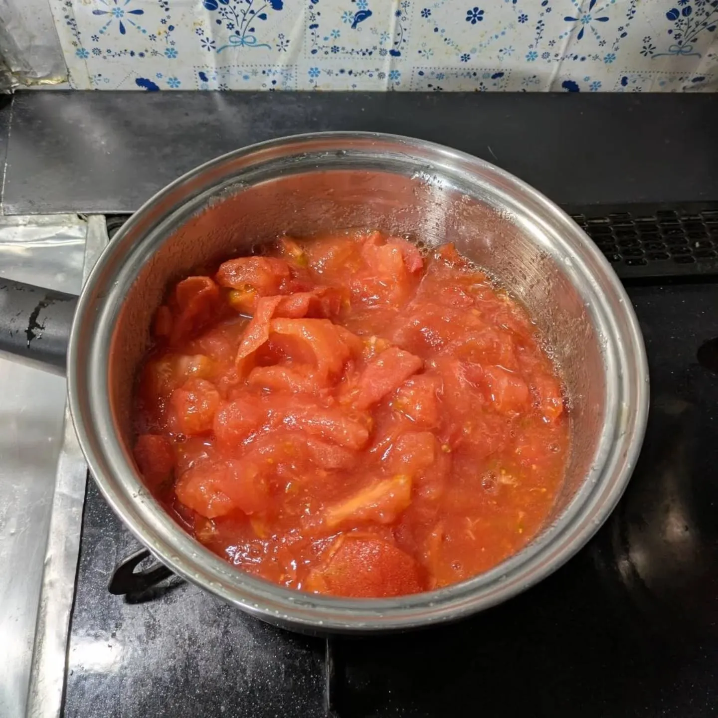皮がヒビ割れて、ロスになったトマト🍅